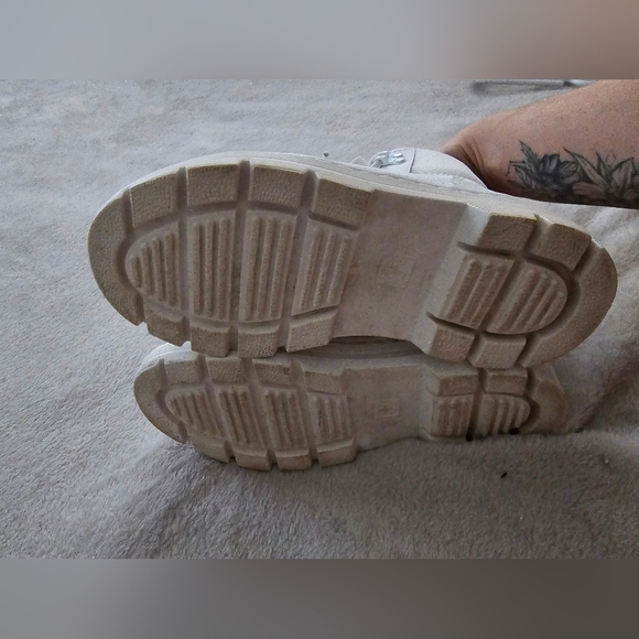 Dr. Martens White Canvas Combs - Picture 7 of 12